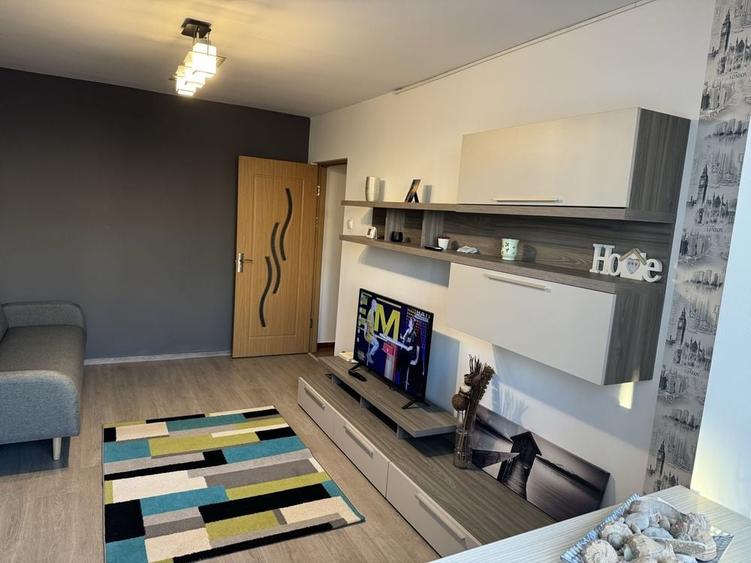 Apartament cu 2 camere semidecomandat în Tomis Nord