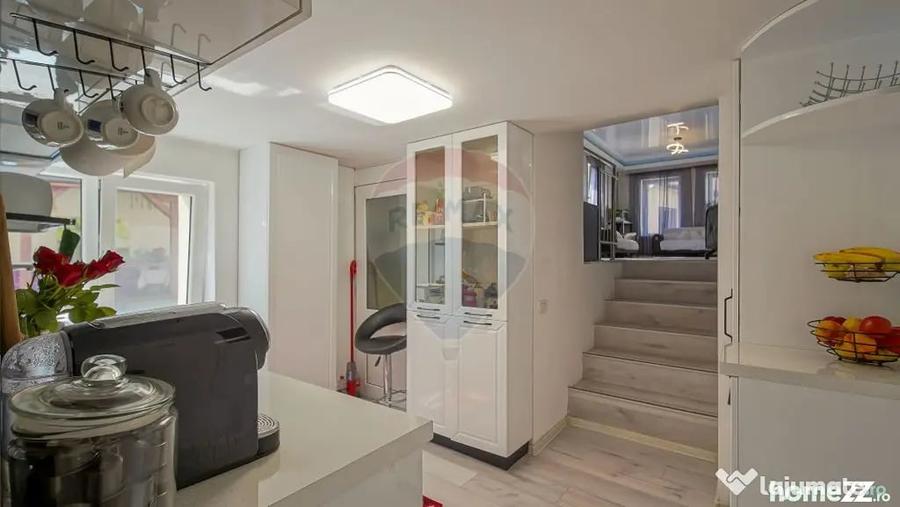 Casă cu 6 camere cu Teren 494 Mp în Vulcan