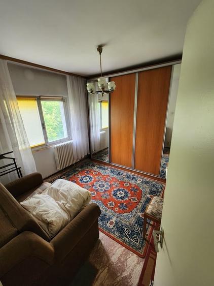 Apartament cu 3 camere decomandat în Tineretului