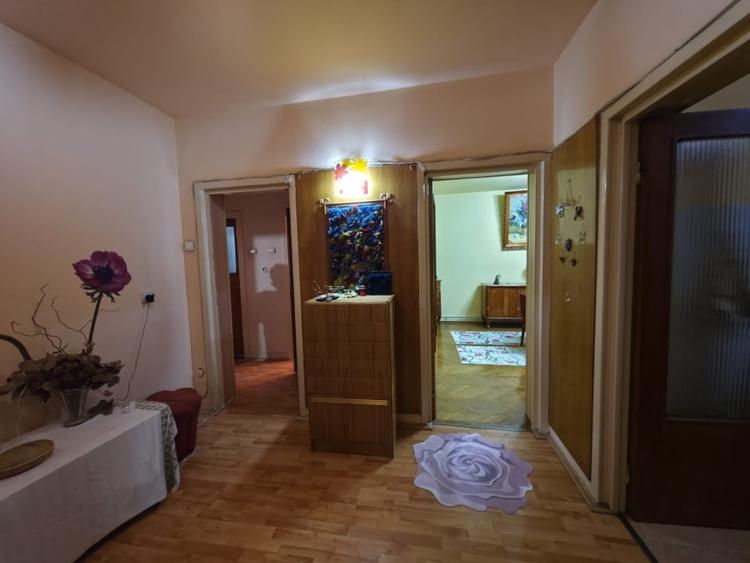 Apartament cu 4 camere decomandat, mobilat în Central