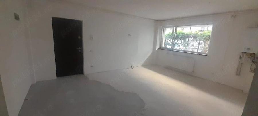 Apartament cu 3 camere semidecomandat în Florești