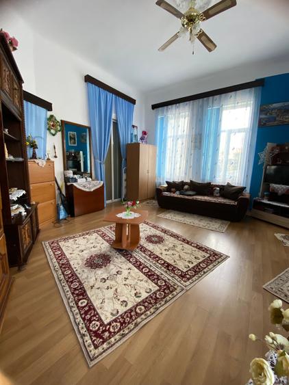 Apartament cu 5 camere decomandat, mobilat în Universitate