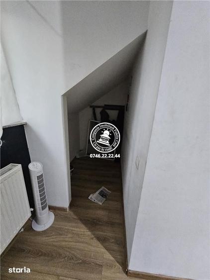 Casă cu 6 camere cu Teren 900 Mp în Aroneanu