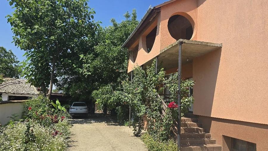 Casă cu Teren 2200 Mp în Dudeștii Vechi