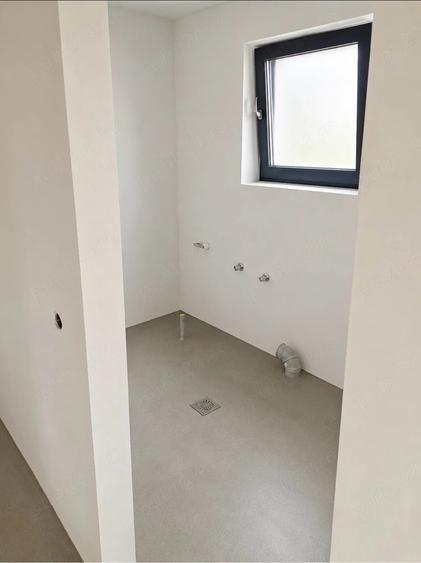 Casă cu 4 camere cu Teren 350 Mp în 1 Decembrie