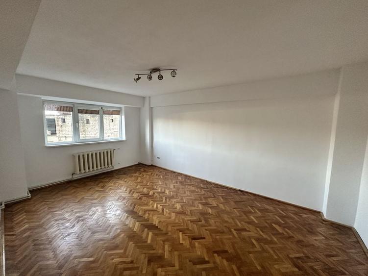 Apartament de vanzare - 3