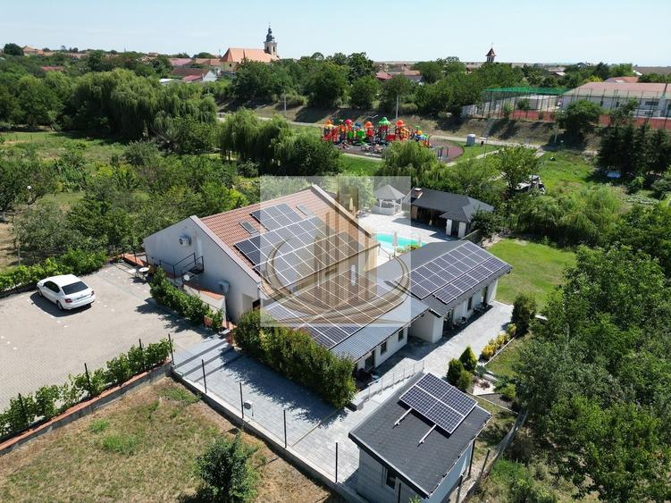 Casă individuală cu 10 camere cu Piscina în Giarmata