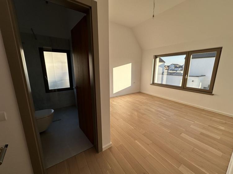Duplex cu 4 camere cu Canalizare în Exterior Nord