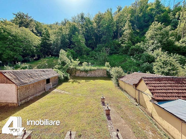 Casă cu 4 camere cu Teren 1180 Mp în Moneasa