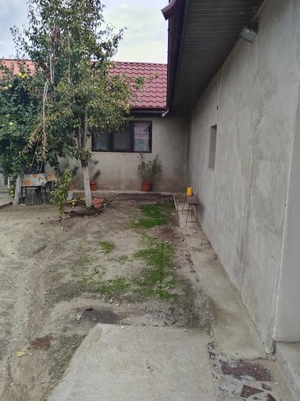 Casă cu Teren 670 Mp în Lăceni