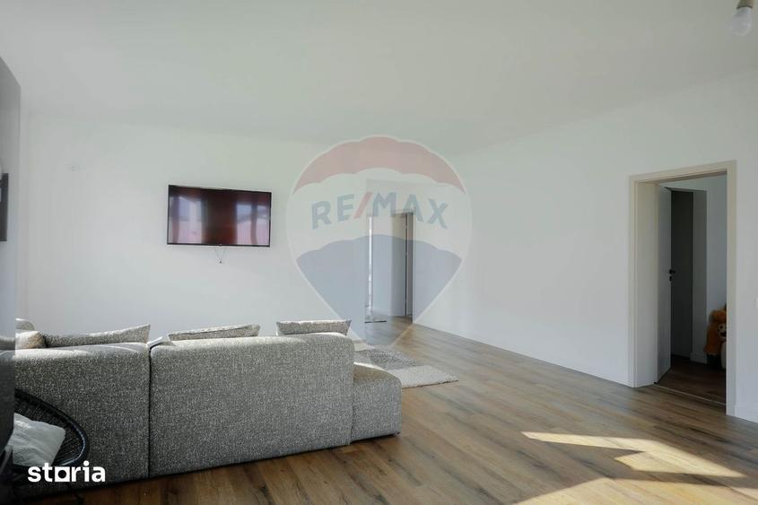 Casă cu 4 camere cu Teren 500 Mp în Sântandrei