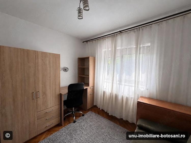Apartament cu 4 camere decomandat în Central