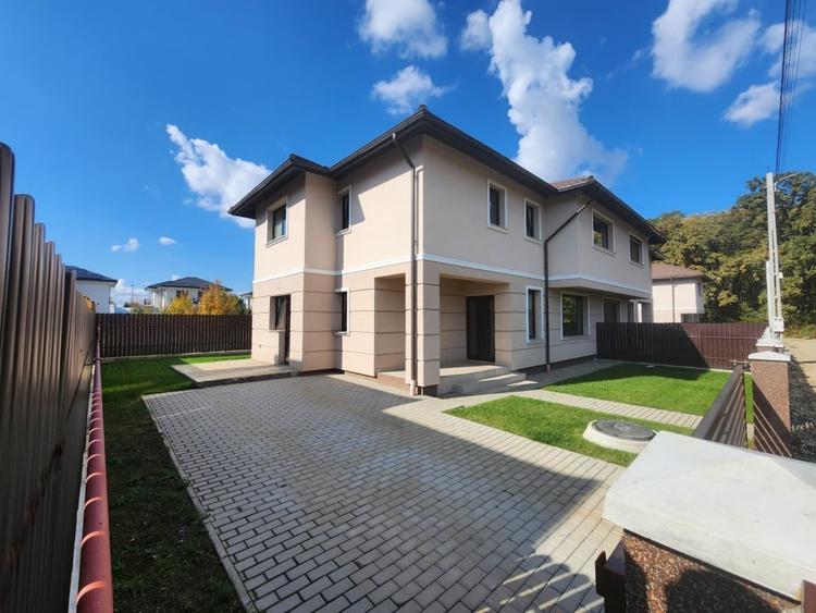 Duplex cu 4 camere cu Canalizare în Miroslava