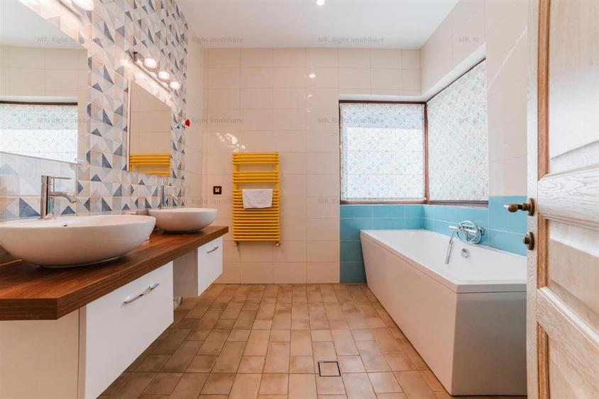 Casă individuală cu 5 camere cu Canalizare în Noua