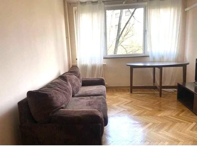 Apartament cu 3 camere semidecomandat în Baba Novac