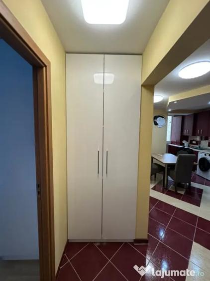 Apartament cu 4 camere decomandat în Central