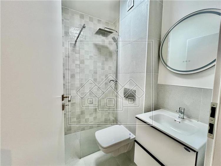 Apartament cu 3 camere nedecomandat în Exterior Vest