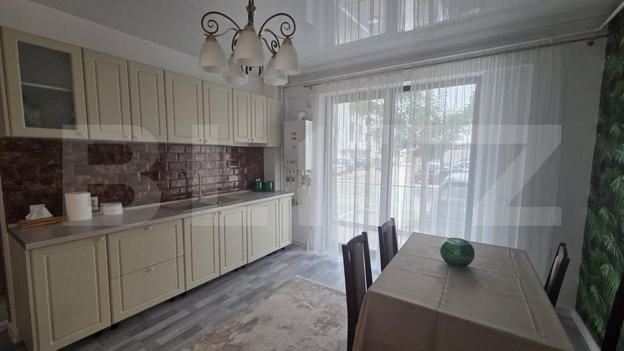 Apartament cu 3 camere decomandat, mobilat în Exterior Est
