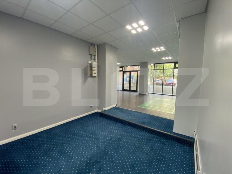 Spațiu comercial, de 72 mp, în Rovine