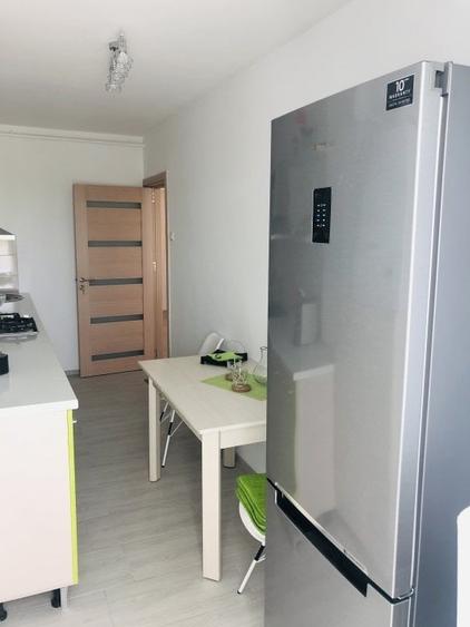 Apartament cu 3 camere decomandat, mobilat în Capitol