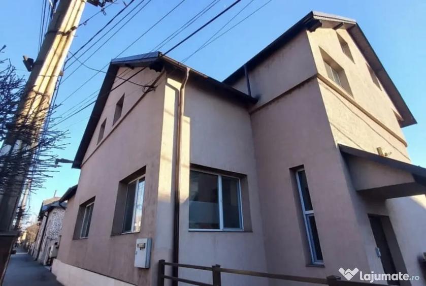 Casă cu 7 camere cu Teren 450 Mp în Central
