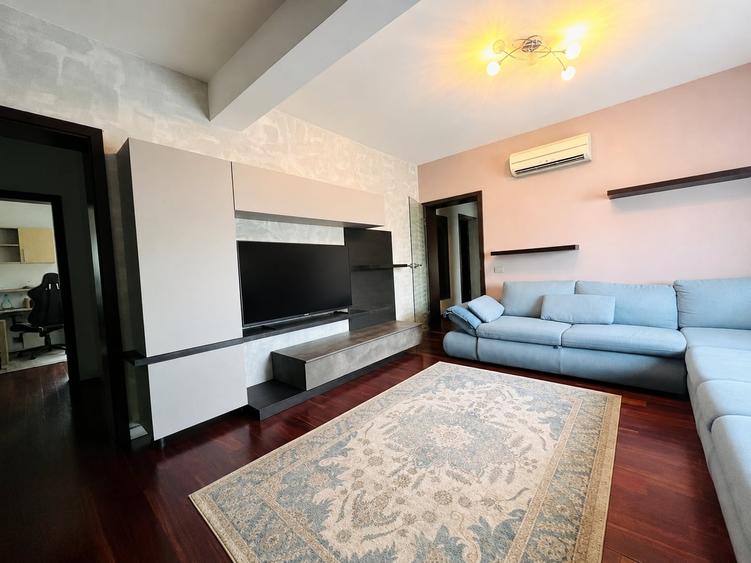 Apartament cu 3 camere semidecomandat, mobilat în Aradului
