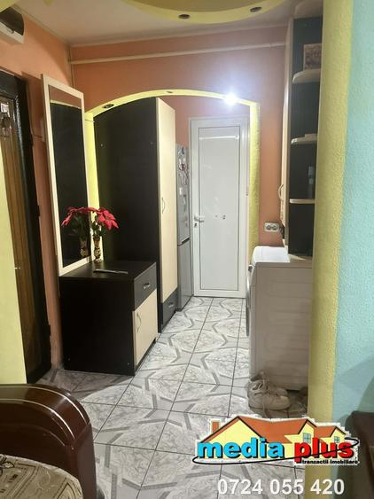 Apartament cu 4 camere semidecomandat în Micro 38