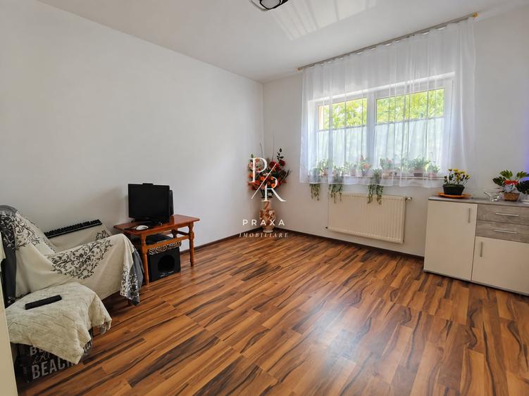 Apartament cu 3 camere semidecomandat, mobilat în Florești