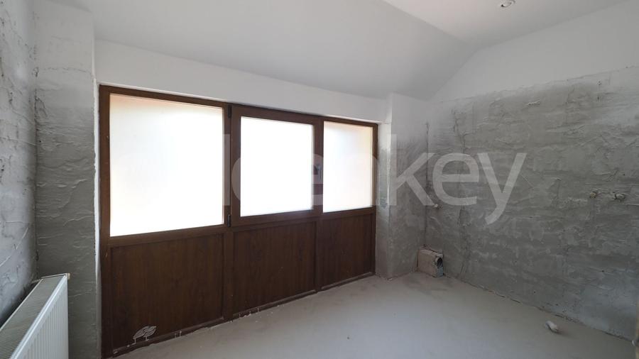 Duplex cu 6 camere cu Canalizare în Iancu Nicolae