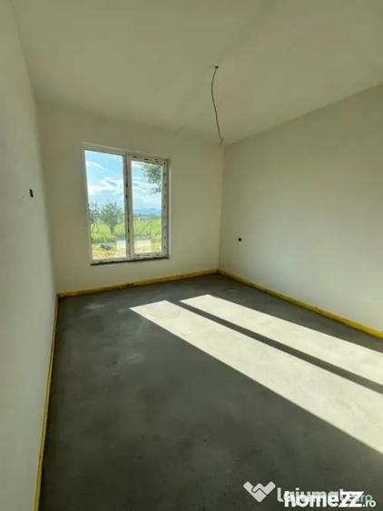 Casă cu 4 camere cu Teren 694 Mp în Satu Nou de Jos