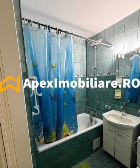Apartament cu 3 camere semidecomandat în Berceni