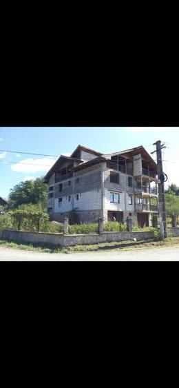 Casă cu 4 camere în Petros