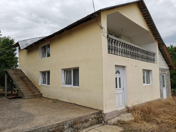 Casă cu 3 camere în Răcarii de Sus