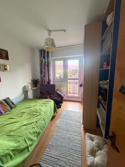 Apartament cu 4 camere decomandat în Obor