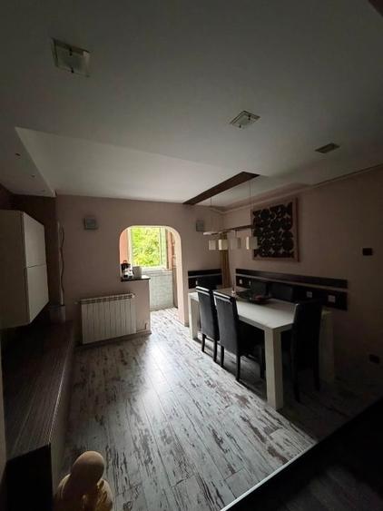 Apartament cu 3 camere decomandat, mobilat în Soarelui
