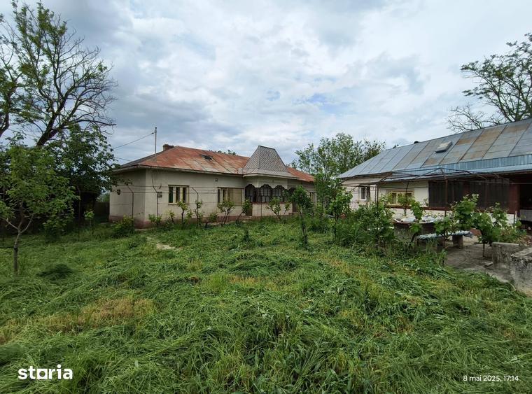 Casă cu 7 camere cu Teren 3040 Mp în Troianul