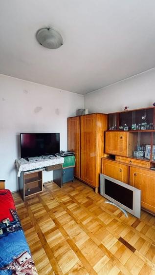 Apartament cu 3 camere decomandat în Lipovei