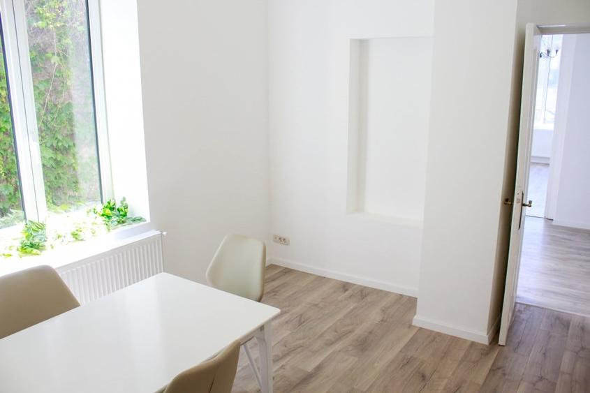 Apartament cu 4 camere semidecomandat în Cișmigiu