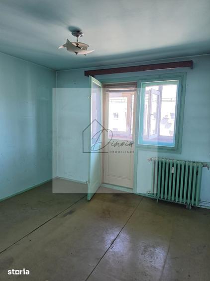 Apartament cu 3 camere semidecomandat în Titan