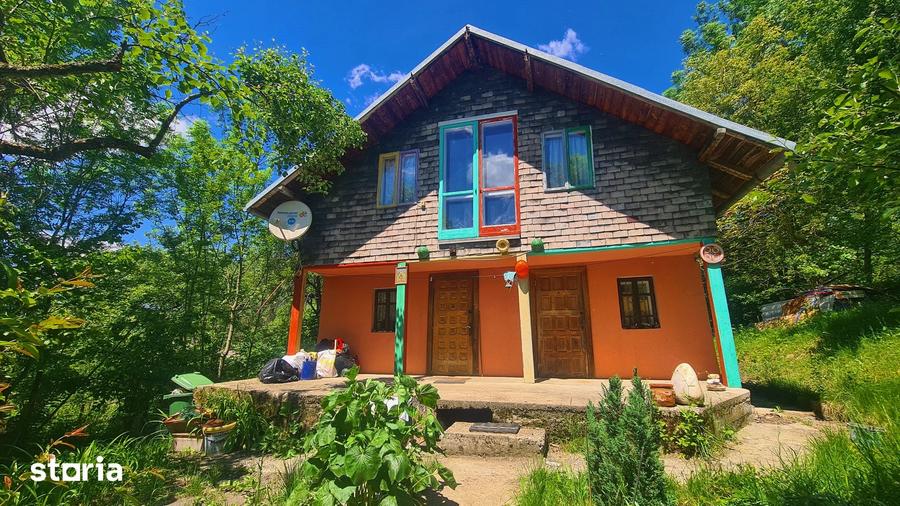 Casă cu 4 camere cu Teren 606 Mp în Bradu