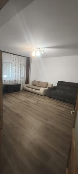 Apartament cu 2 camere decomandat în Zăvoi