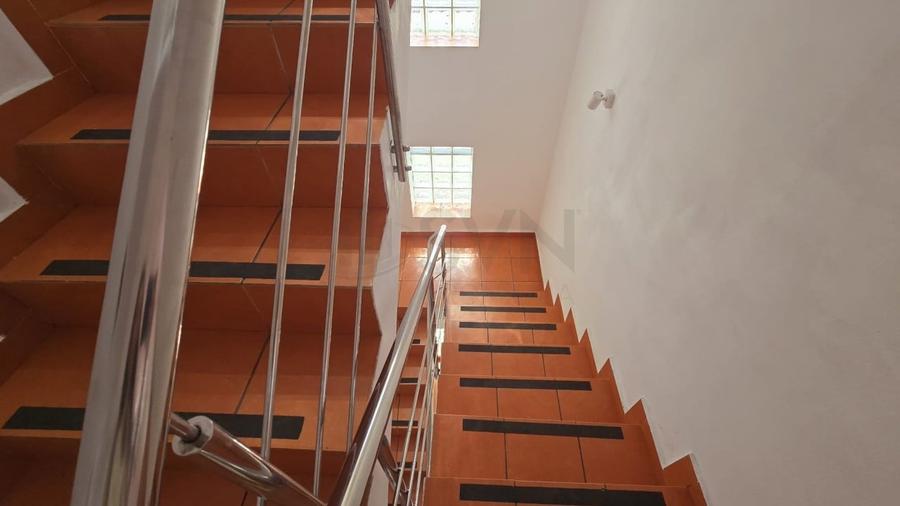 Casă individuală cu 13 camere cu Canalizare în Titulescu
