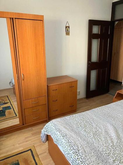 Apartament cu 2 camere decomandat în Republicii