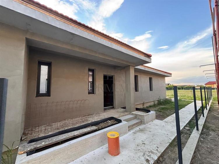 Duplex cu 3 camere cu Canalizare în Moșnița Nouă
