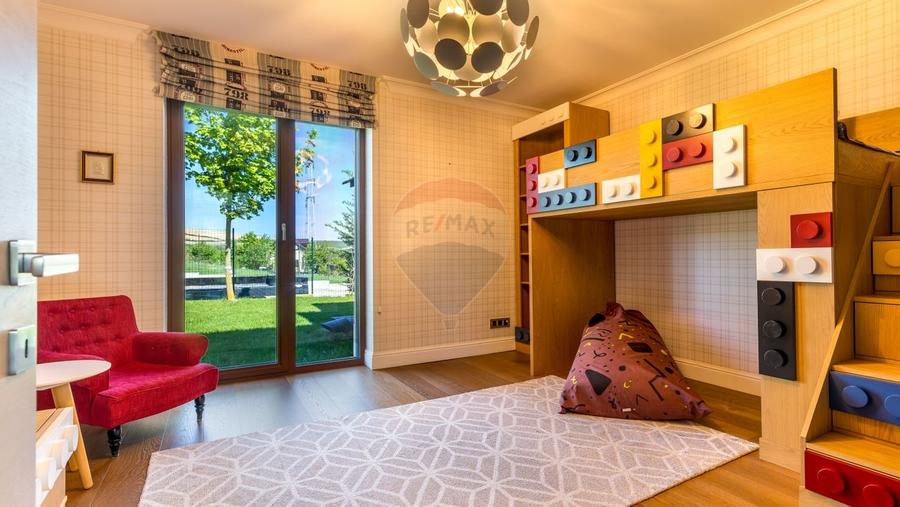 Casă individuală cu 10 camere cu Piscina în Făget