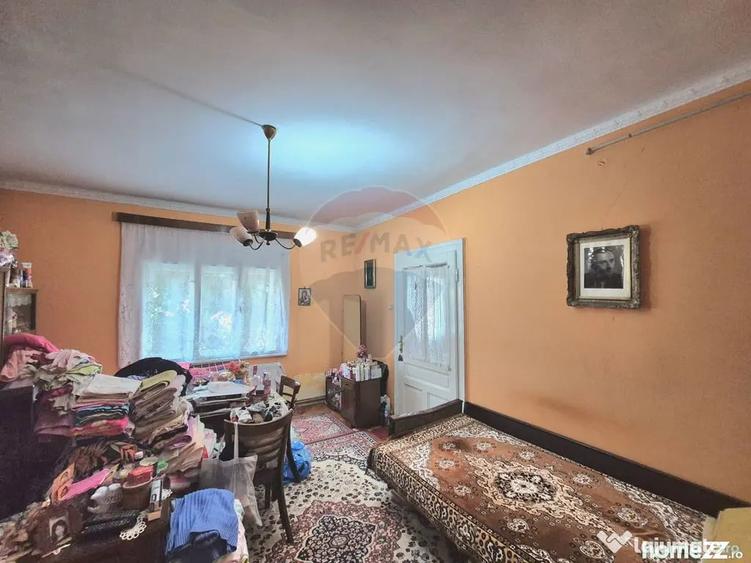 Casă cu 3 camere cu Teren 1100 Mp în Pârneava