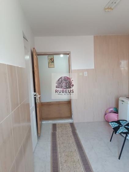 Casă individuală cu 9 camere cu Canalizare în Mărăcineanu