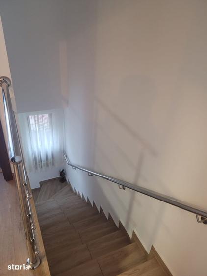 Casă cu 3 camere cu Teren 100 Mp în Central