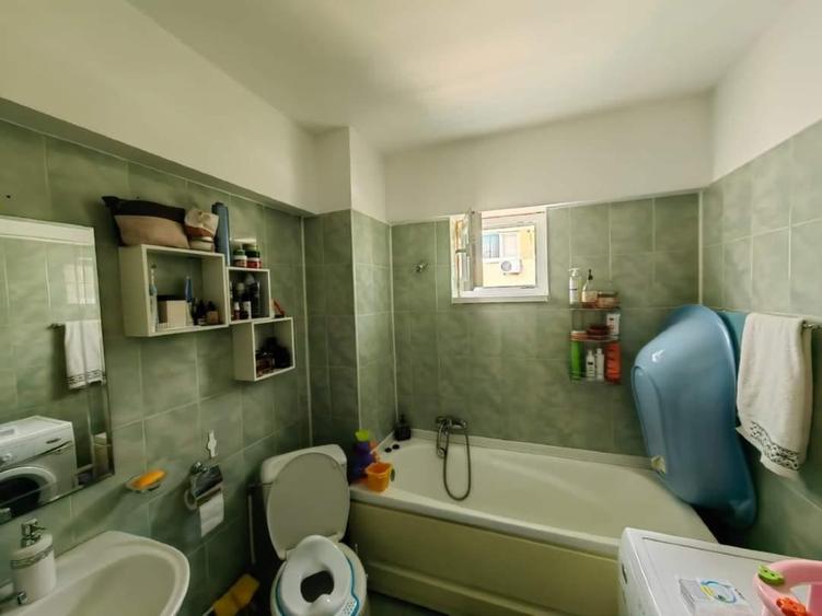 Apartament cu 3 camere decomandat în Tătărași