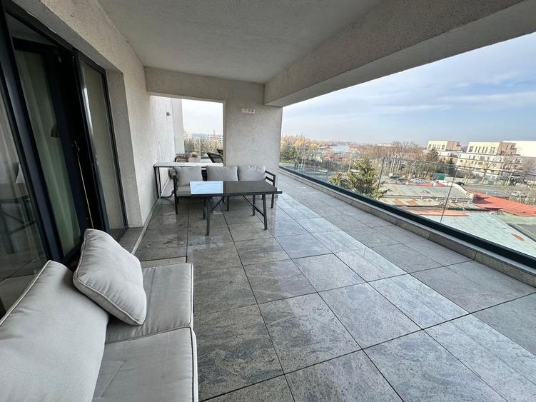 Apartament cu 4 camere, mobilat în Sisești